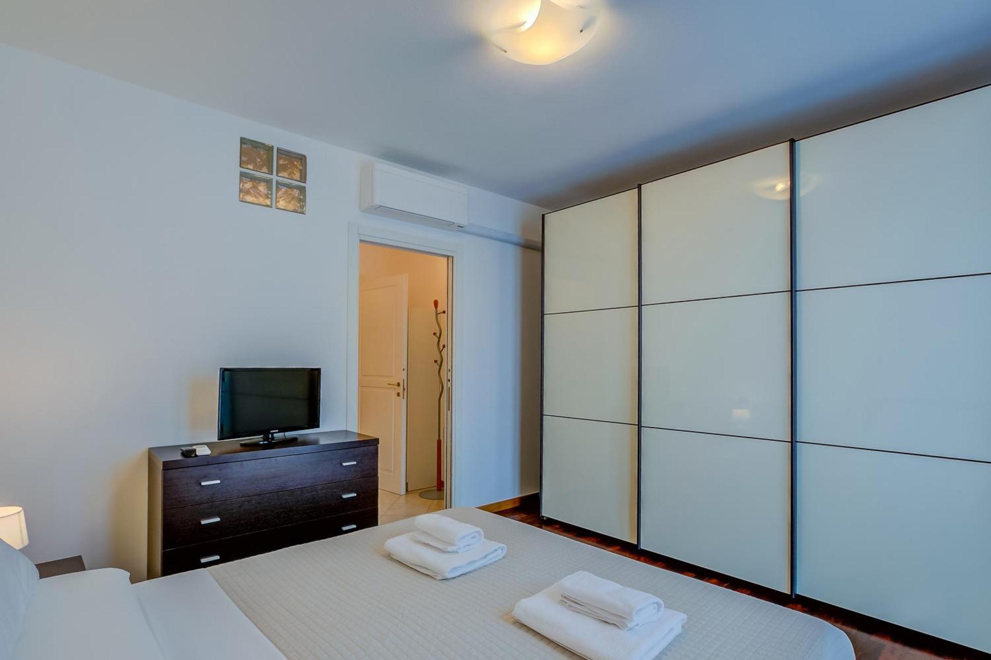 Emma'S Apartment - Cathedral View コモ エクステリア 写真